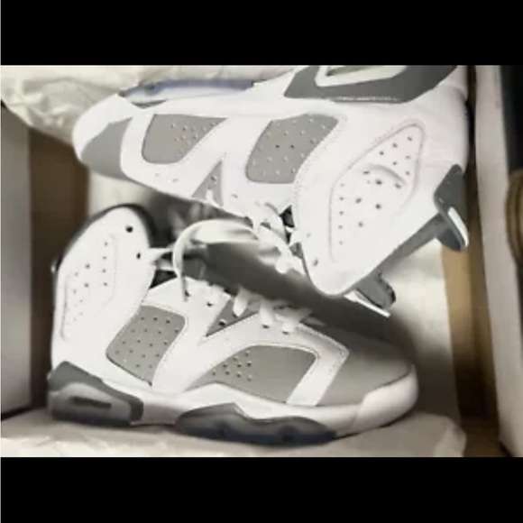 Men's Gray and White Sneakers - Picture 3 of 4